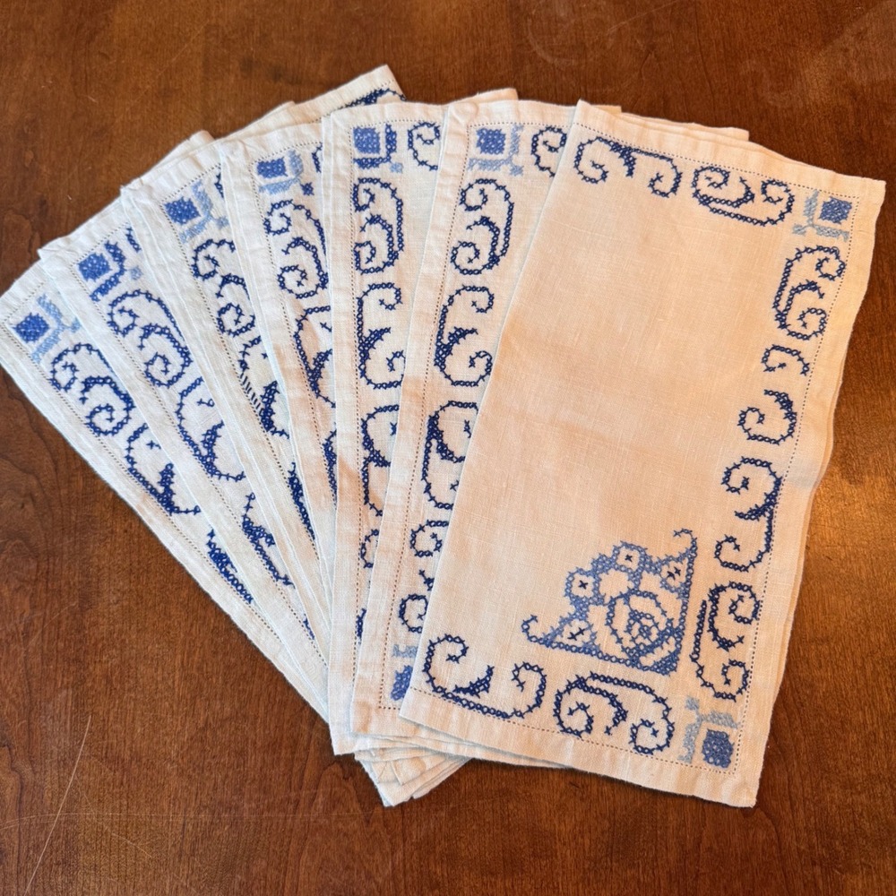 VTG Line. Napkins Unisex 14x14 White Blue Cross Stitch Vintage Set of 7 Linen